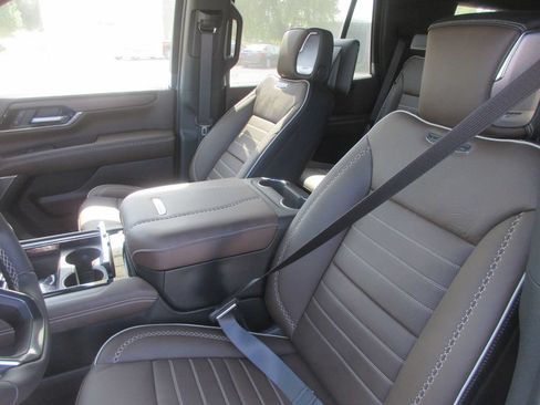New 2026 GMC Yukon Denali Ultimate AWD/4WD image 11