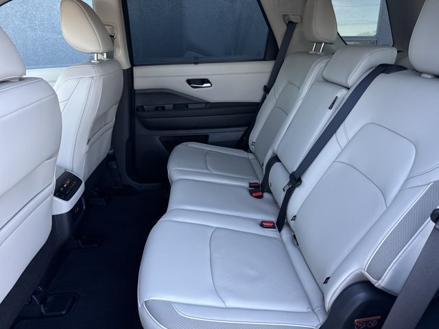 Certified 2025 Nissan Pathfinder SL w/ Cargo Package AWD/4WD image 6