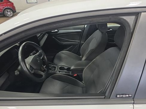 Used 2025 Volkswagen Jetta Sport FWD image 5