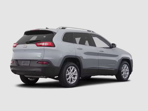 Used 2018 Jeep Cherokee Latitude w/ Cold Weather Group AWD/4WD image 3