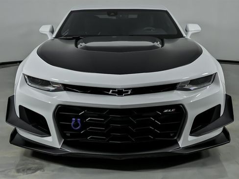 Used 2021 Chevrolet Camaro ZL1 RWD image 5