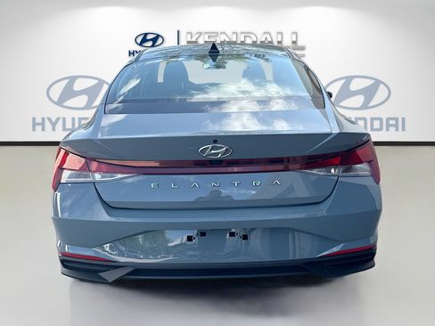 Used 2023 Hyundai Elantra SEL FWD image 5