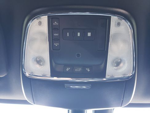 Used 2019 Jeep Grand Cherokee Altitude RWD image 24