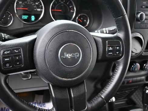 Used 2015 Jeep Wrangler Sport w/ Connectivity Group AWD/4WD image 12