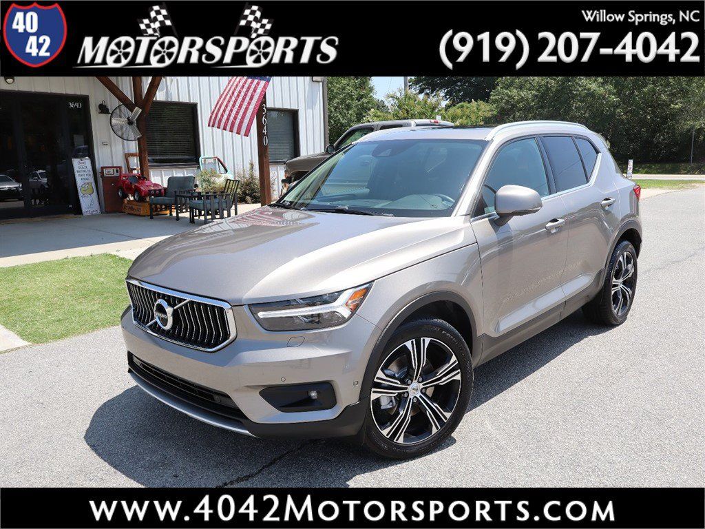 Used 2022 Volvo XC40 T5 Inscription AWD/4WD image 1