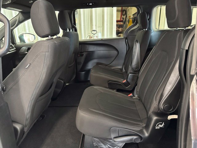 Used 2018 Chrysler Pacifica Touring Plus w/ S Appearance Package FWD image 7