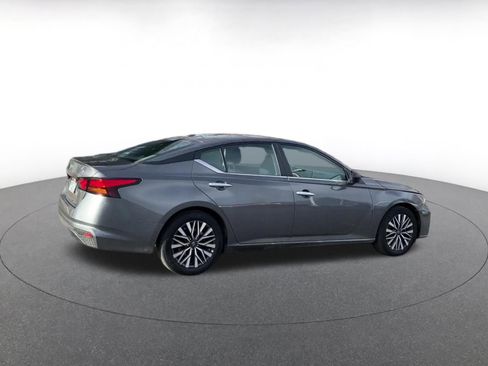 Used 2025 Nissan Altima 2.5 SV image 14