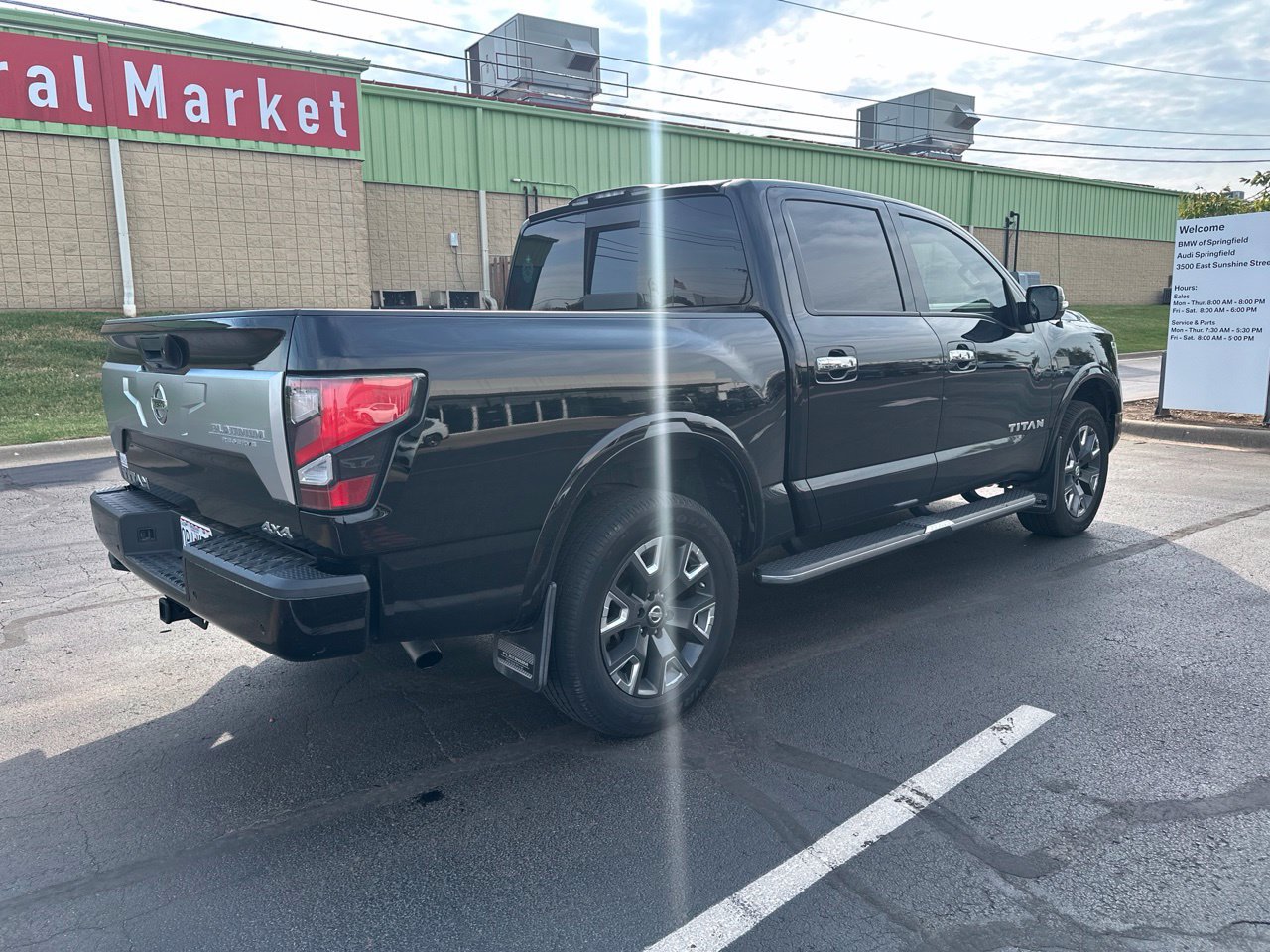 Used 2021 Nissan Titan Platinum Reserve w/ Moonroof Package AWD/4WD image 3