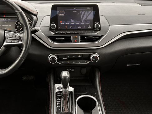 Used 2024 Nissan Altima 2.5 SR FWD image 18