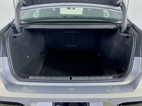 Used 2025 BMW 750e xDrive w/ Executive Package image 28