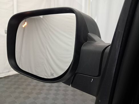 Used 2023 Nissan Titan SV image 18