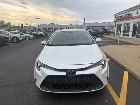 Used 2022 Toyota Corolla LE image 8