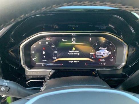 New 2026 GMC Sierra 1500 SLE image 18