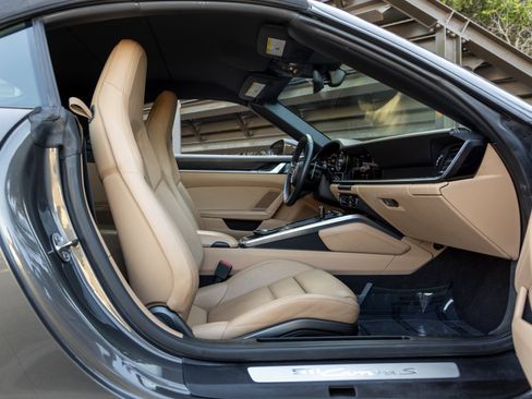 Used 2020 Porsche 911 Carrera S image 47