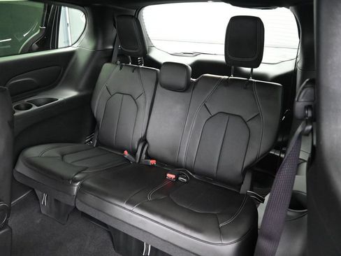 Used 2026 Chrysler Voyager LX FWD image 22
