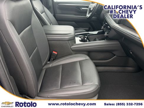 Used 2025 Chevrolet Suburban Z71 AWD/4WD image 8