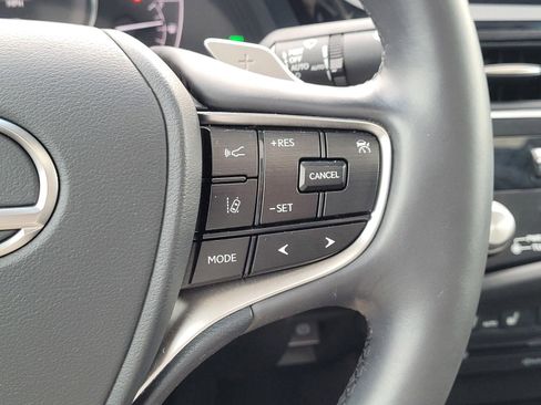 Used 2022 Lexus ES 300h w/ Premium Package image 20