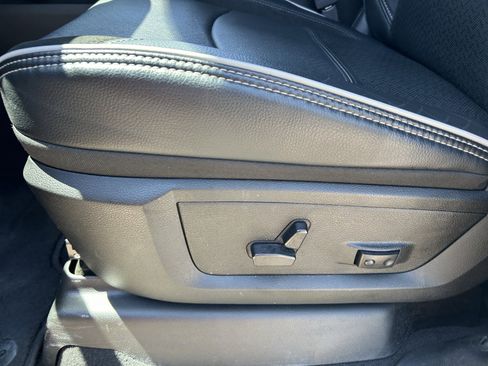 Used 2025 RAM 2500 Laramie AWD/4WD image 11