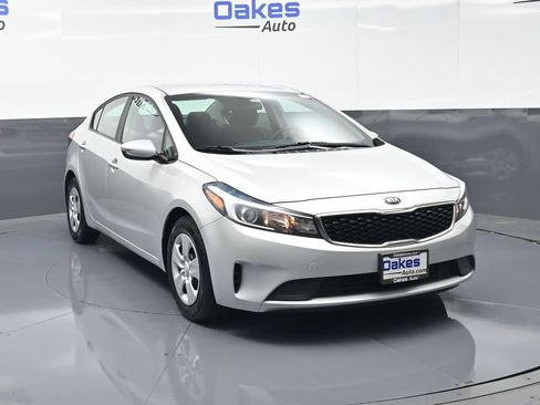 Used 2017 Kia Forte LX FWD image 2