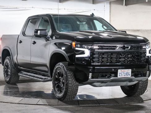 Used 2025 Chevrolet Silverado 1500 ZR2 w/ Technology Package AWD/4WD image 3