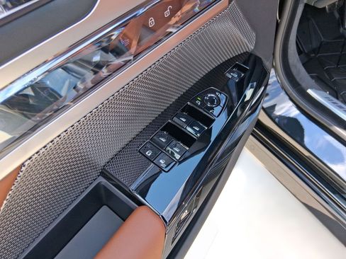 New 2026 BMW 750e xDrive w/ Executive Package image 18