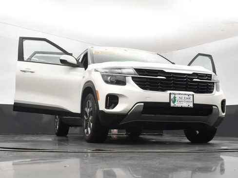 Used 2026 Kia Seltos LX AWD/4WD image 11