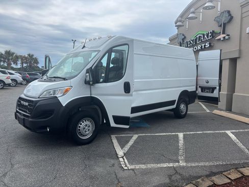 Used 2024 RAM ProMaster 2500 w/ Convenience Group FWD image 23