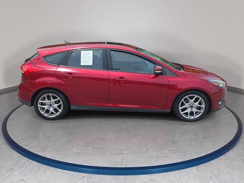 Used 2015 Ford Focus SE w/ Equipment Group 201A FWD image 4