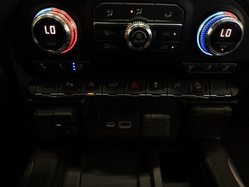 Used 2021 GMC Sierra 1500 AT4 w/ AT4 Value Package AWD/4WD image 38