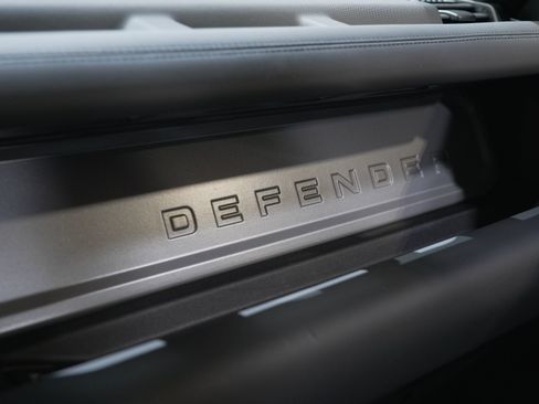 Used 2025 Land Rover Defender 110 V8 AWD/4WD image 46