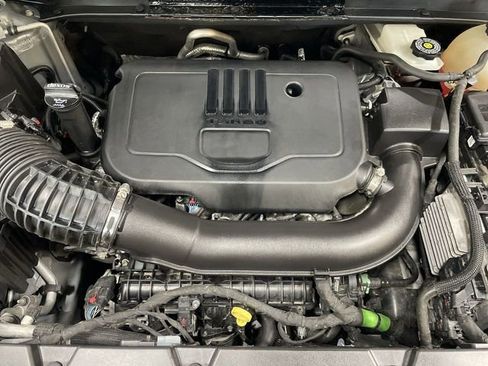 Used 2023 GMC Acadia SLT image 28