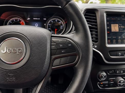 Used 2019 Jeep Cherokee Trailhawk w/ Cold Weather Group AWD/4WD image 11