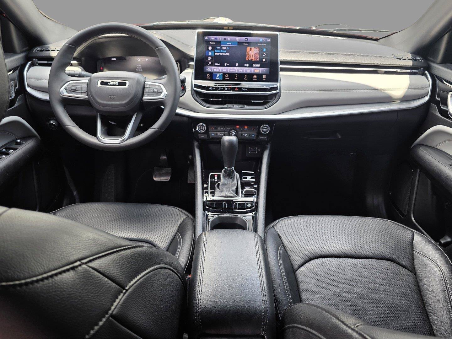 Used 2025 Jeep Grand Cherokee Altitude AWD/4WD image 9