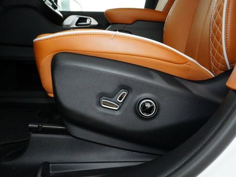 Used 2024 Chrysler Pacifica Pinnacle w/ Trailer Tow Group image 26