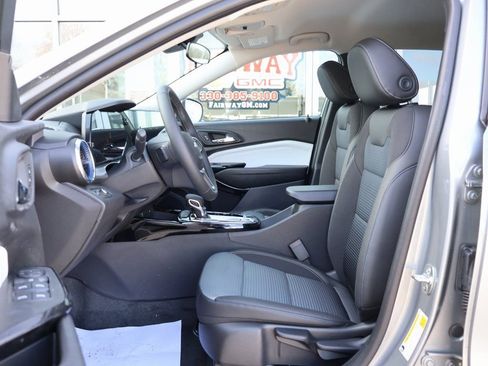 New 2026 Chevrolet Trax LT w/ Driver Confidence Package image 12