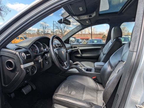 Used 2010 Porsche Cayenne GTS image 11