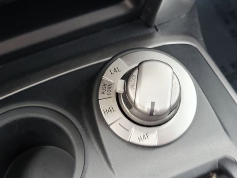 Used 2016 Toyota 4Runner Limited image 19