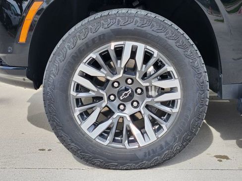 Used 2025 Chevrolet Tahoe Z71 w/ Comfort Package image 10