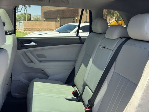 Used 2023 Volkswagen Tiguan SE w/ Panoramic Sunroof Package FWD image 25