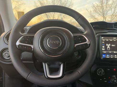 Used 2023 Jeep Renegade Altitude image 14