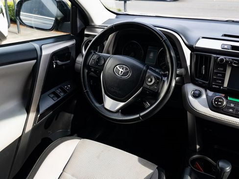 Used 2018 Toyota RAV4 XLE image 9
