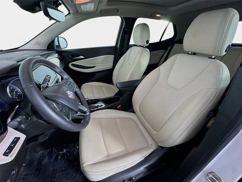 Used 2020 Buick Encore GX Essence w/ Experience Buick Package FWD image 11