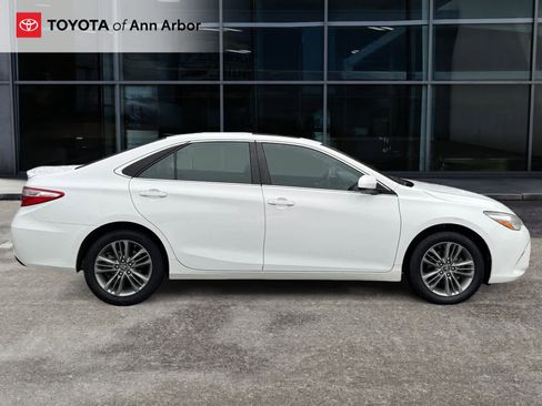 Used 2017 Toyota Camry SE image 11