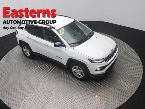 Used 2024 Jeep Compass Latitude AWD/4WD image 3