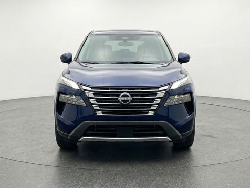 Used 2025 Nissan Rogue SV image 2