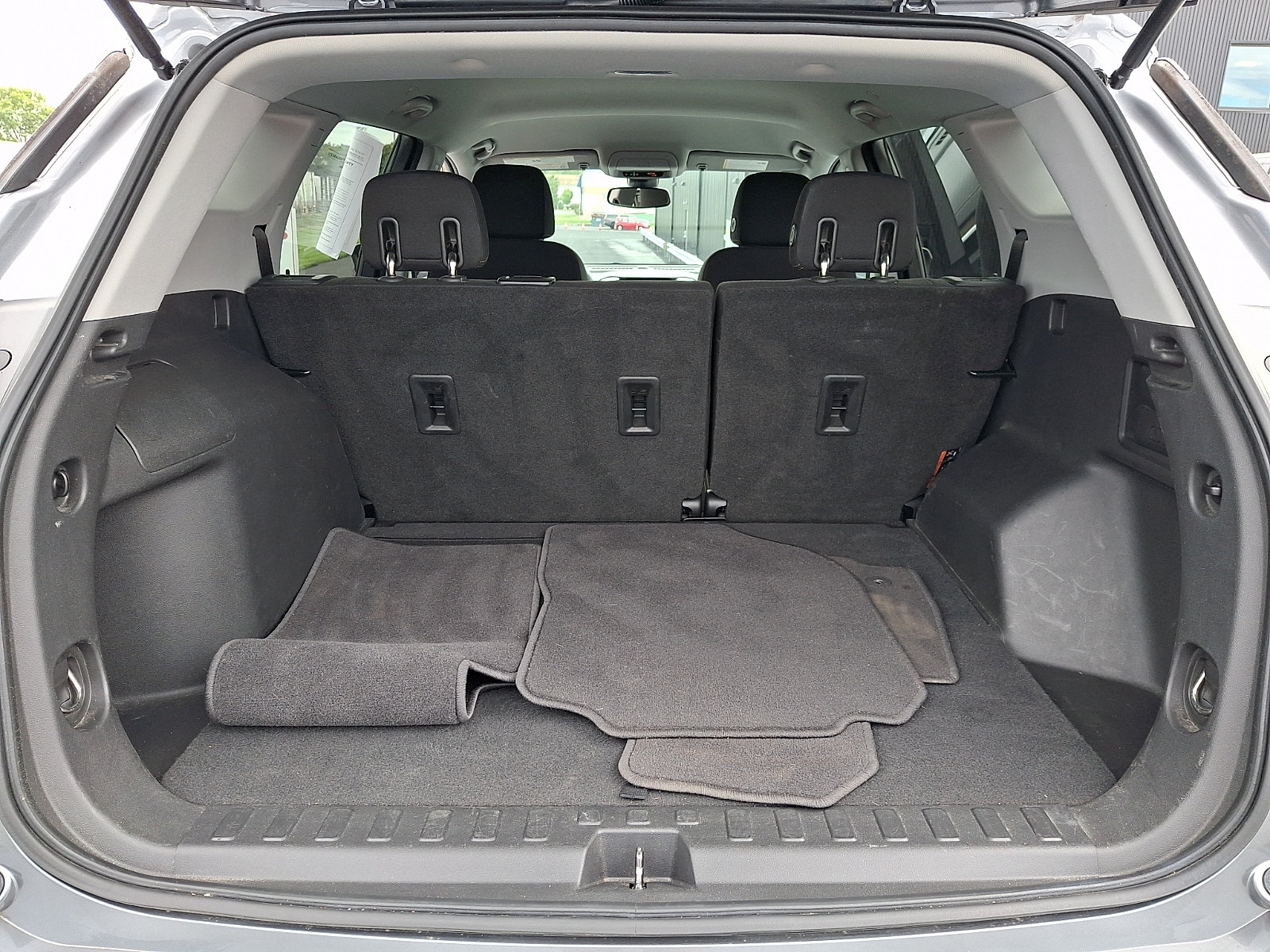 Used 2020 GMC Terrain SLE FWD image 28