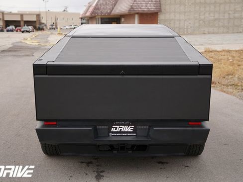 Used 2024 Tesla Cybertruck AWD Crew Cab image 9