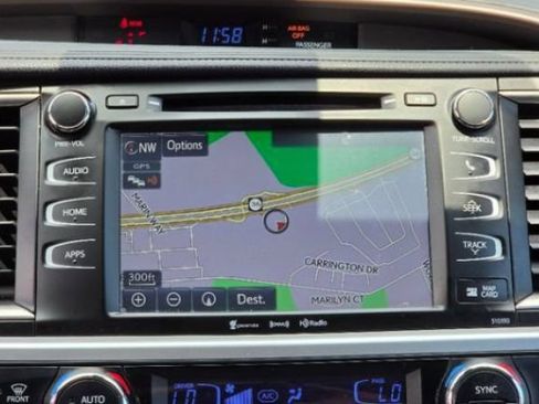 Used 2019 Toyota Highlander XLE AWD/4WD image 3