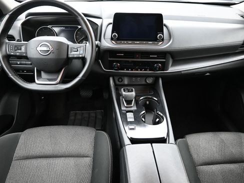 Used 2025 Nissan Rogue SV FWD image 9
