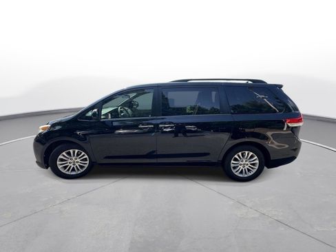 Used 2013 Toyota Sienna XLE w/ Premium Pkg FWD image 9